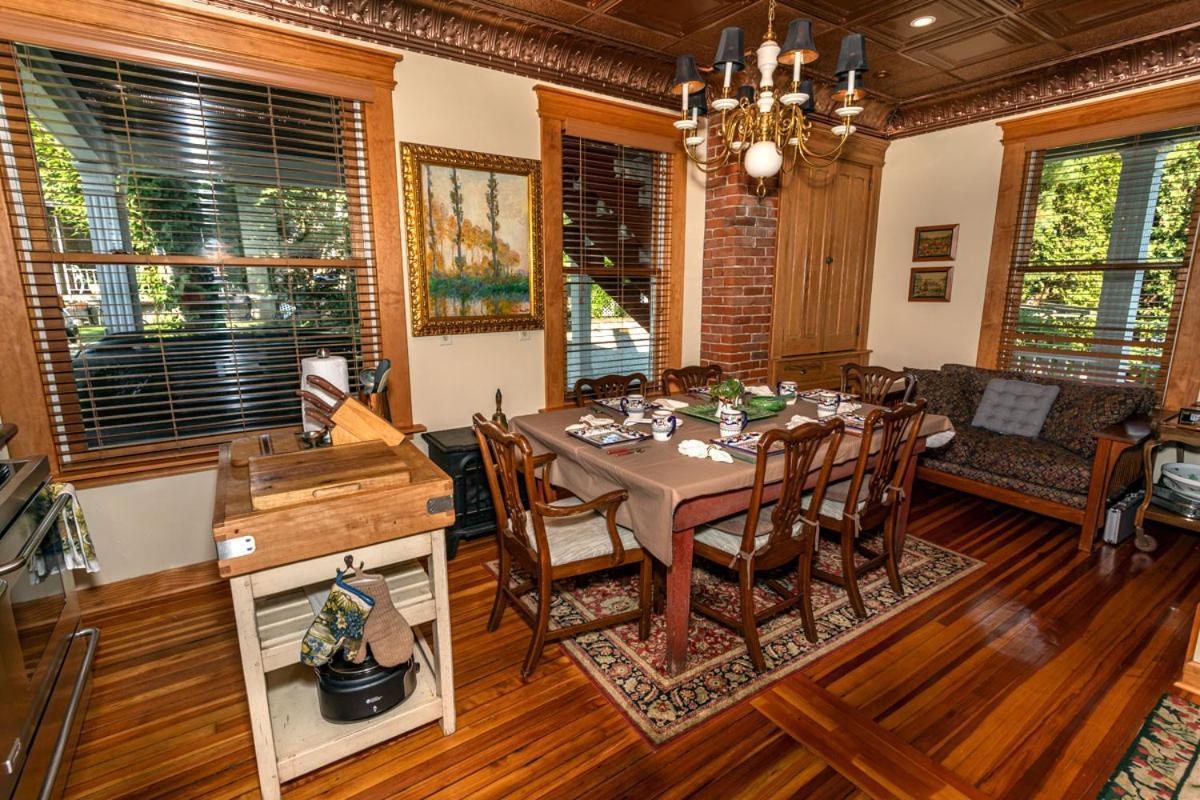 South Broadway Manor B&B - Near Fallingwater, Ohiopyle State Park, Hiking & Biking Trails Gap Scottdale Buitenkant foto