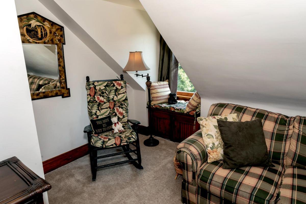 South Broadway Manor B&B - Near Fallingwater, Ohiopyle State Park, Hiking & Biking Trails Gap Scottdale Buitenkant foto