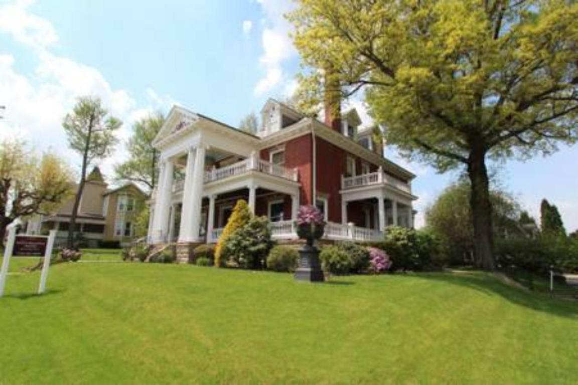 South Broadway Manor B&B - Near Fallingwater, Ohiopyle State Park, Hiking & Biking Trails Gap Scottdale Buitenkant foto